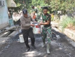 Sinergitas TNI-Polri Percepat Pengecoran Jalan TMMD di Lumajang