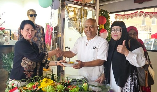Wartawati Senior PWI Musrifah Buka Butik Selaras di Lemhannas