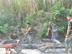 Satgas TMMD ke-129 Bersihkan Drainase Pasca Pengecoran, Jaga Fungsi Saluran Air