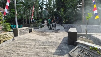 Bukan Cuma Jalan, Kodim Lumajang Hadirkan Bangku Beton untuk Warga Ledok Tempuro