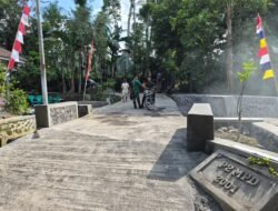 TMMD 129 Bangun Bangku Beton untuk Warga