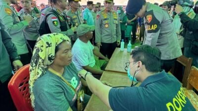 Kapolri Tinjau Pengungsian di Manggarai, Pastikan Bantuan 247 Ton Logistik Tersalur Optimal