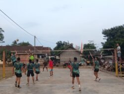 Semangat Sportivitas Satgas TMMD dan Pemuda Warnai Sore di Lapangan Ledok Tempuro