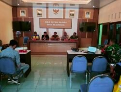 Babinsa Kejapanan Dukung Perbaikan Kali Kambing