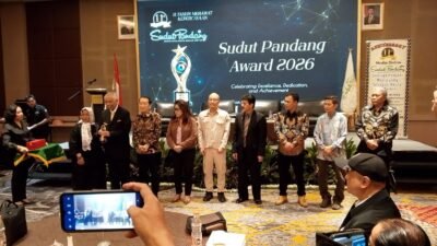 Pertama Kali di HUT ke-11, Menkop Dr Ferry Juliantono Dianugerahi "Sudut Pandang Award 2026" Tokoh Ekonomi Kerakyatan