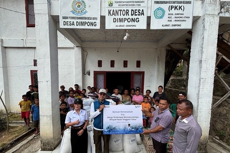 BRI Life Salurkan Bantuan bagi Warga Terdampak Gempa di Manggarai NTT