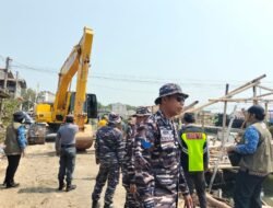 Satpol PP Demak Bongkar 200 Lebih Bangunan di Sempadan Sungai Tuntang Lama