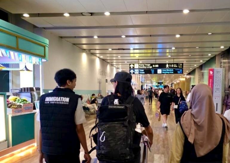 Imigrasi Ngurah Rai Deportasi 17 WNA, Langgar Ketertiban hingga Overstay