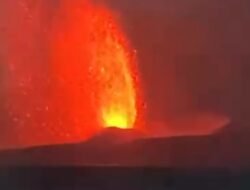 Erupsi Gunung Anak Krakatau, Abu Vulkanik Capai Pandeglang hingga Kota Metro Lampung
