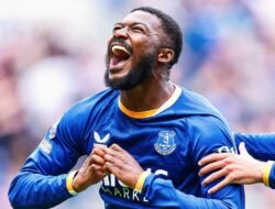 Maitland-Niles Jadi Pahlawan Everton, MU Gagal Menang di Menit Akhir