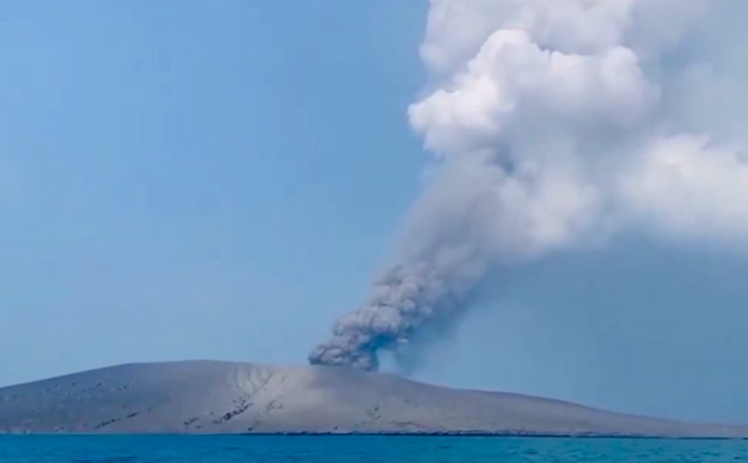 Lima Jurnalis Hilang Kontak Saat Meliput Erupsi Gunung Anak Krakatau, Basarnas Lakukan Pencarian