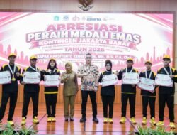 Kenneth Beri Bonus Atlet Jakbar Peraih Emas Popprov