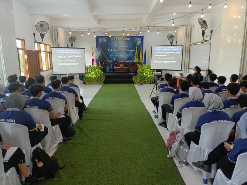 Koramil Leces Berikan Wasbang Bagi Calon Mahasiswa Universitas Amik Taruna