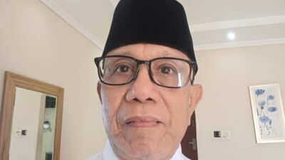 Catatan Hendry Ch Bangun. Menunggu Kabar Baik
