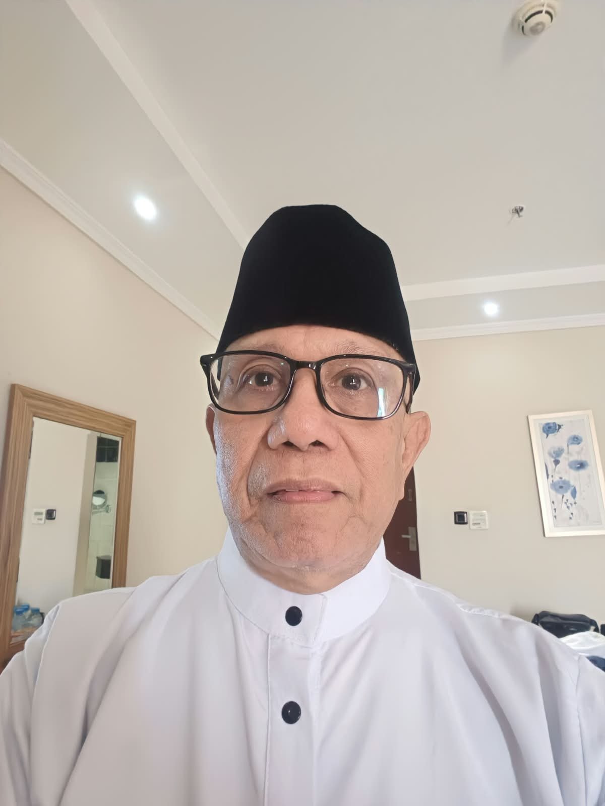 Catatan Hendry Ch Bangun. Menunggu Kabar Baik