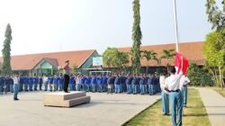 Polisi Sidoarjo Beri Edukasi Pelajar Saat Upacara Senin