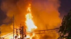 24 Unit Damkar Dikerahkan Padamkan Kebakaran di Kebayoran Lama