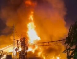 Kebakaran di Kebayoran Lama, 24 Unit Mobil Damkar Dikerahkan
