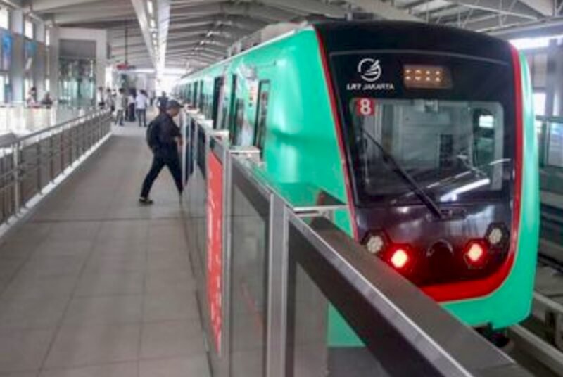 Tarif Khusus Rp 8, Warga Ramai-ramai Jajal LRT Manggarai-Kelapa Gading