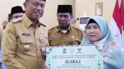 Munjirin Serahkan Penghargaan Majelis Taklim Terbaik, Al Fajar Munjul Cipayung Wakili Jaktim