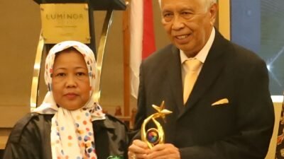 OC Kaligis Terima Lifetime Achievement in Law dari Sudut Pandang, Kenang 60 Tahun Pengabdian di Dunia Hukum