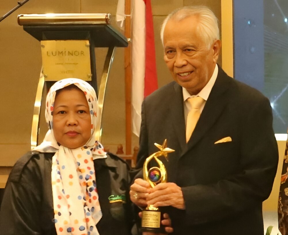 OC Kaligis Terima Lifetime Achievement in Law dari Sudut Pandang, Kenang 60 Tahun Pengabdian di Dunia Hukum