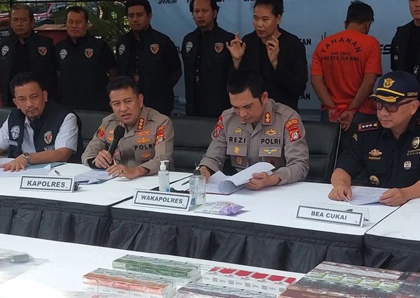 Pedagang Ungkap Dugaan Setoran Rokok Tanpa Cukai di Jakarta Barat