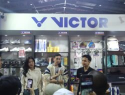 Ginting dan Rian Bikin Booth Victor Ramai