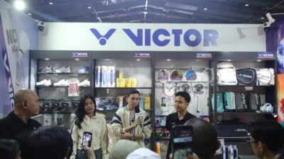 Ginting dan Rian Bikin Booth Victor Ramai