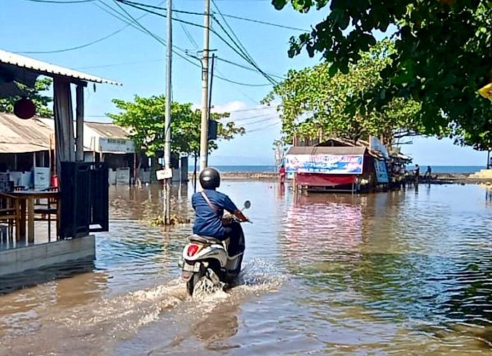 BMKG: Waspada Gelombang Tinggi hingga 4 Meter dan Banjir Rob