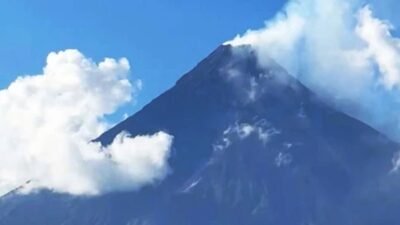 Gunung Mayon Erupsi, Abu Vulkanik Ancam Keselamatan Penerbangan