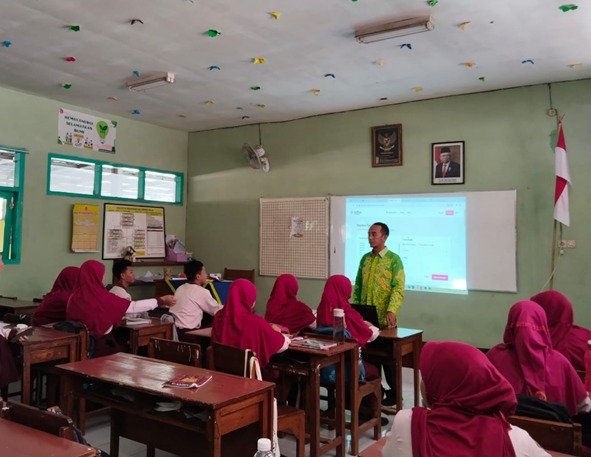 Integrasikan Pendidikan Antikorupsi, Guru PAI SMPN 4 Pasuruan Tanamkan Nilai Ketaatan pada Aturan melalui Pembelajaran Tajwid