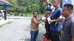 Kadis Pendidikan Asahan Serahkan Penghargaan, Dinas Pendidikan Raih Juara Umum PORKAB KORPRI 2026