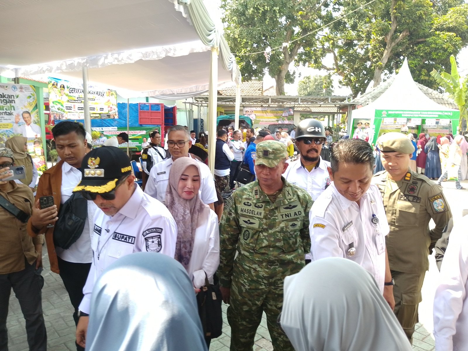 Koramil Besuk Kawal Dan Amankan Pelaksanaan Gerakan Pangan Murah