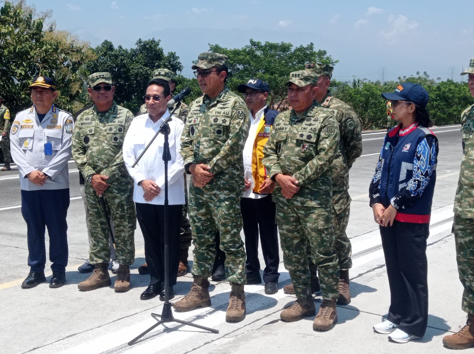 Bersama Sejumlah Pihak Dandim Hadiri Uji Coba Landasan Pacu Darurat Landing/Take Off Pesawat Tempur