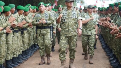 Kasad Jenderal TNI Tandyo Budi Revita Kunjungi Prajurit Jayasingawarman: “Jadilah Prajurit Sejati yang Selalu Hadir untuk Rakyat”