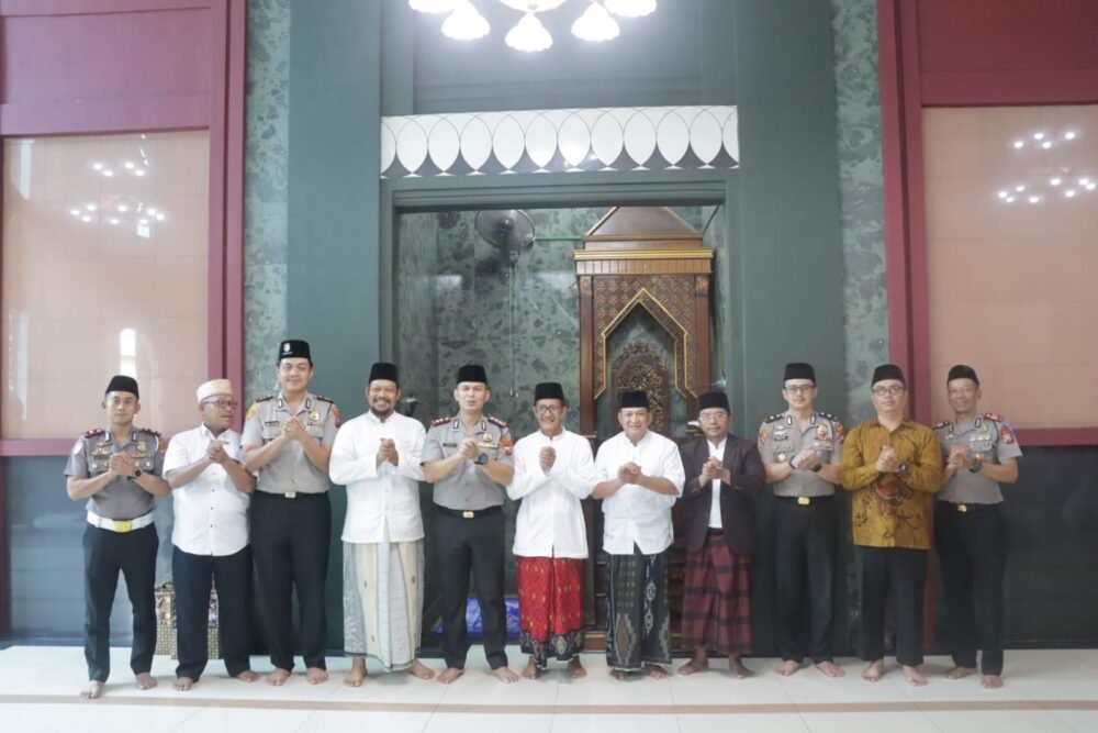 Sidoarjo Ayo Shalat Jumat Polresta Gelar Shalat Jumat Keliling dan Peduli Masyarakat