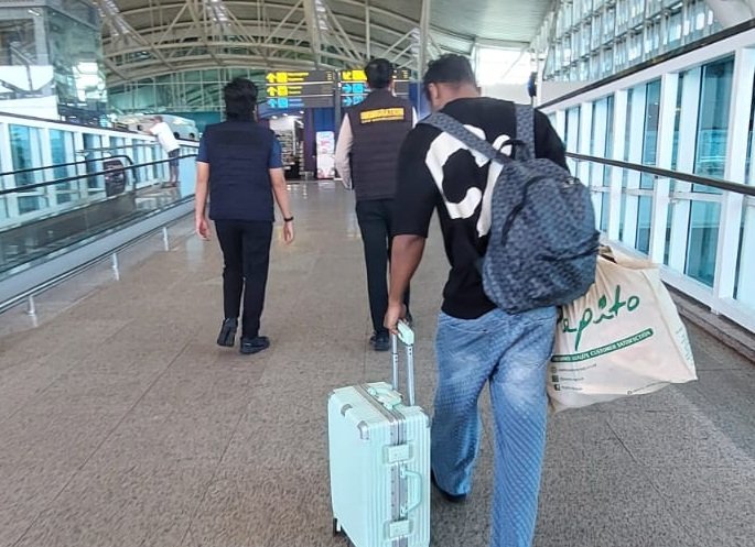 Dalam Dua Pekan, Imigrasi Ngurah Rai Deportasi 12 WNA, 7 di Antaranya Terlibat Pemasaran Vila Ilegal di Bali