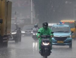 Cek Cuaca Jakarta Malam Minggu, Hujan Ringan Berpotensi Guyur 5 Wilayah