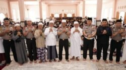 Kapolda NTB Gelar Jumat Keliling di Ponpes Nurul Hakim, Ajak Santri Jaga Kamtibmas