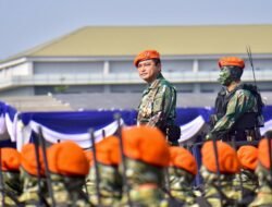 Gagah di Langit Margahayu, Danbrigade Parako I Pasgat Mendarat dengan Presisi pada HUT ke-79 Korpasgat