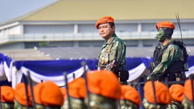 Gagah di Langit Margahayu, Danbrigade Parako I Pasgat Mendarat dengan Presisi pada HUT ke-79 Korpasgat