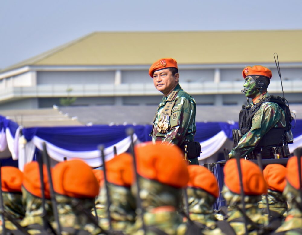 Gagah di Langit Margahayu, Danbrigade Parako I Pasgat Mendarat dengan Presisi pada HUT ke-79 Korpasgat