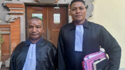 Sidang kelima perkara narkotika, kuasa hukum RU soroti perbedaan BAP, serahkan 17 bukti surat dalam persidangan PN Denpasar Kamis.