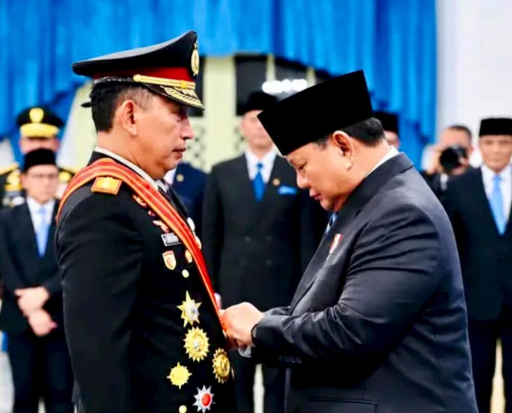 Prabowo Anugerahkan Bintang Mahaputera kepada Listyo Sigit dan Dedi Prasetyo