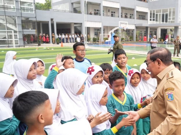 Munjirin Dampingi Pramono Tinjau Gedung Terintegrasi SDN Pekayon 05 dan SMPN 91 Jakarta