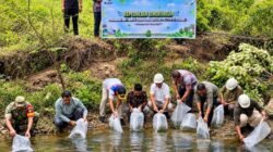 PTPN IV PalmCo Tebar Ikan di Riau