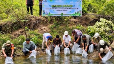 PTPN IV PalmCo Tebar Ikan di Riau