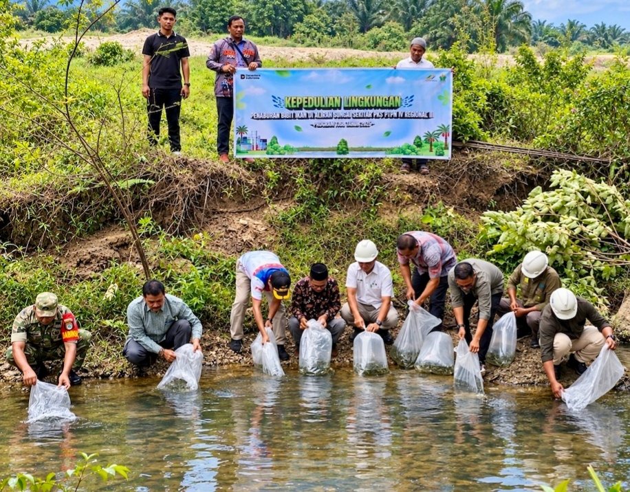 PTPN IV PalmCo Tebar Ikan di Riau