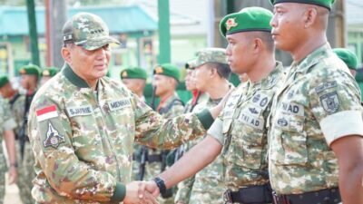 Menhan Sjafrie Tinjau Kesiapan Yonif TP 881 di Perbatasan